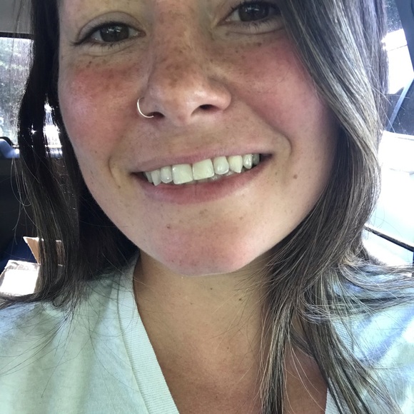 Meet your Posher, Liz - Picture 2 of 2